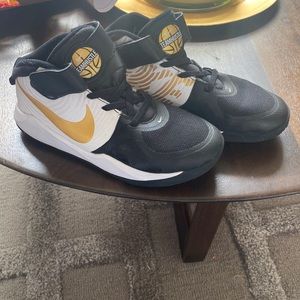 Nike Team Hustle high top sneakers